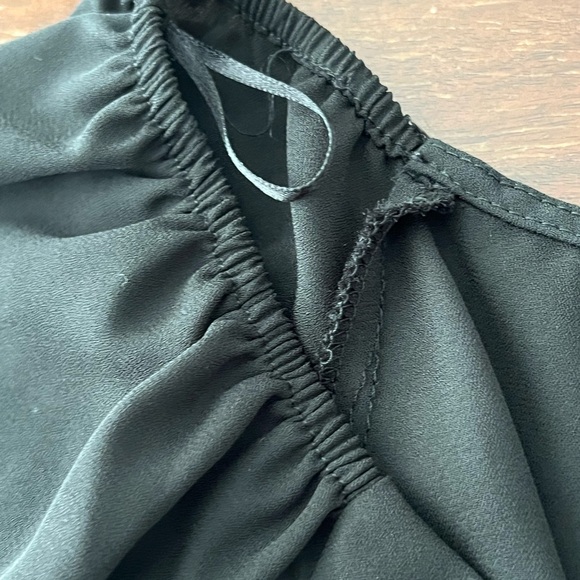 WAYF Smocked Waist Top | black | S - Picture 12 of 13